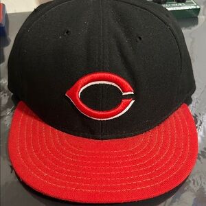 Cincinnati Reds Fitted Baseball Cap